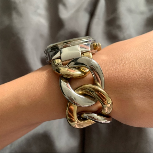 Beautiful Michael Kors Watch Bracelet - Picture 3 of 4